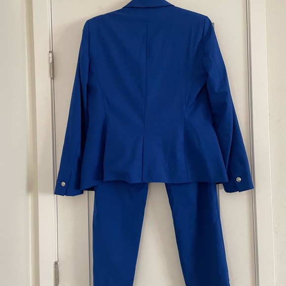 Zara Suit - Blue blazer size 8 and pants sizes 10 
Excellent condition. - Picture 2 of 9